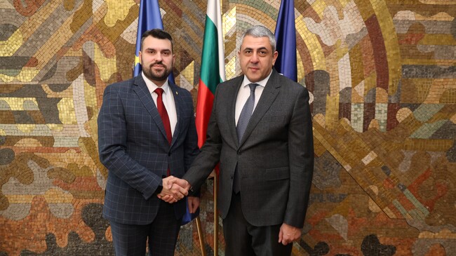 Foreign Minister Meets with UN Tourism Secretary-General