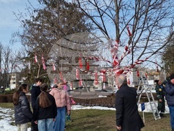 Разград - мартеници - дърво