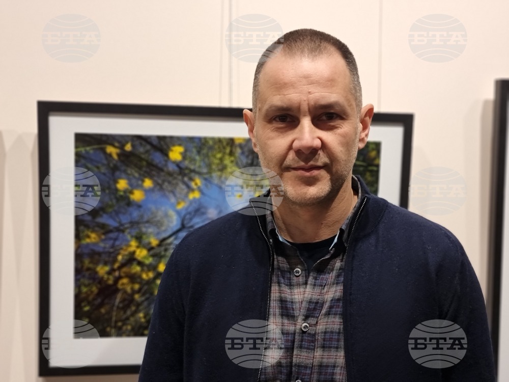 Пейзажът е игра на вероятности, казва майсторът на фотообектива Христо Свинаров за своята изложба „Сезони“