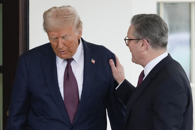 Стармър се срещна с Тръмп в Белия дом, американският президент прие поканата на крал Чарлз за държавно посещение във Великобритания