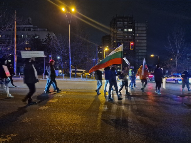 Граждани от столичния район „Изгрев“ отново участваха в протестно шествие срещу застрояване на зелени площи в кв. „Изток“ 