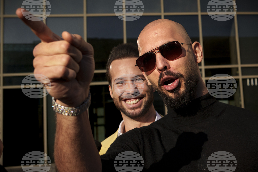 Братята Андрю и Тристан Тейт се връщат в Румъния, за да се явят в полицията следващата седмица, съобщават местни медии