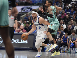 Hornets Mavericks Basketball