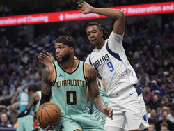 Hornets Mavericks Basketball