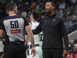 Hornets Mavericks Basketball