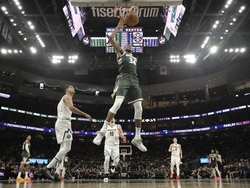 Nuggets Bucks Basketball