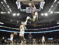 Nuggets Bucks Basketball