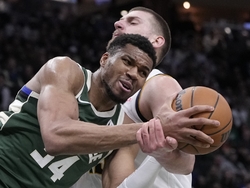 Nuggets Bucks Basketball