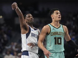 Hornets Mavericks Basketball