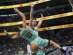 Hornets Mavericks Basketball