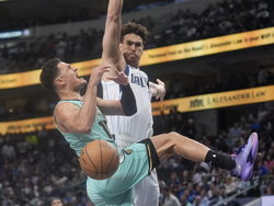 Hornets Mavericks Basketball