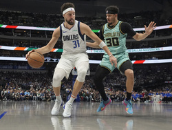 Hornets Mavericks Basketball