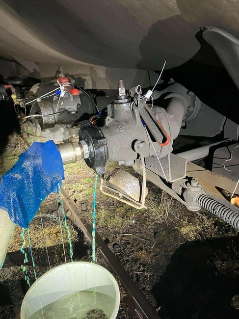 Близо 20 души, сред които и служители на БДЖ, са задържани от полицаи от Бургас и Карнобат заради кражба на голямо количество дизелово гориво