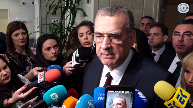 Всички четири субекта от мнозинството е редно и коректно да имат представители във втория и третия ешелон на властта, смята Джевдет Чакъров