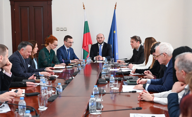 Justice Minister, Employers Comment on Possible Register of Commercial Arbitrations