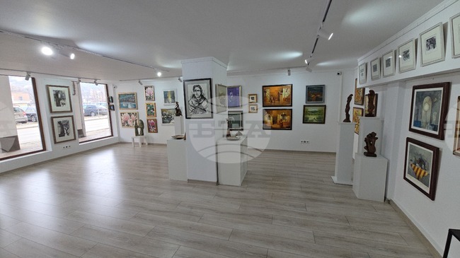 Галерия „Мостове“ отваря врати в Ловеч