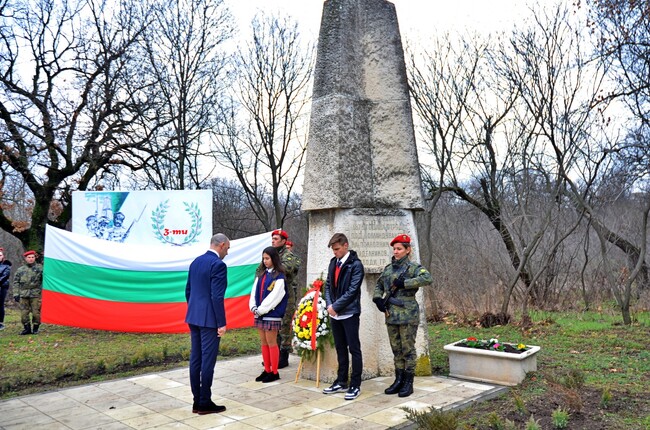 Чирпан посреща Трети март с благодарствен молебен и шествие с националния трибагреник