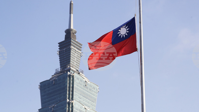 Роденият в Китай японски депутат Хей Секи пристигна на визита в Тайван, след като Пекин му наложи санкции 