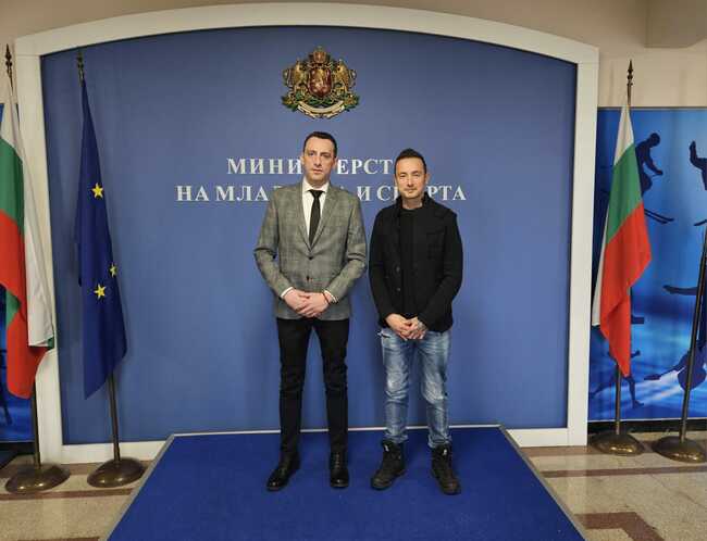 ММС: Министър Пешев се срещна с шампиона по мотоциклетизъм Мартин Чой