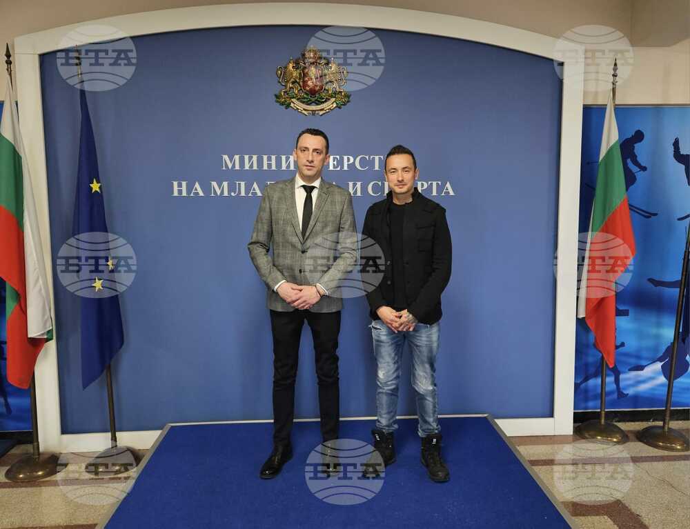 Спортният министър Иван Пешев се срещна с шампиона по мотоциклетизъм Мартин Чой