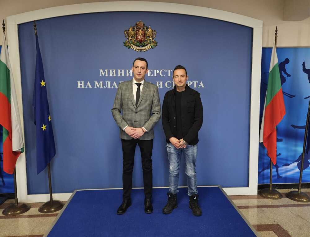 Спортният министър Иван Пешев се срещна с шампиона по мотоциклетизъм Мартин Чой