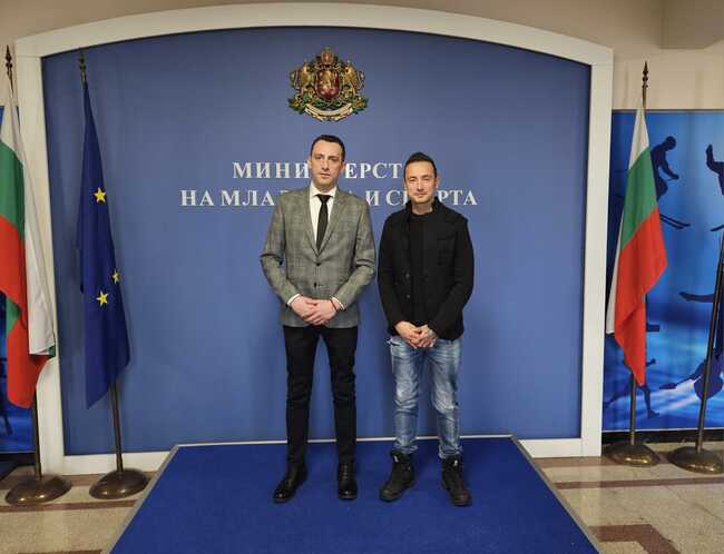 Спортният министър Иван Пешев се срещна с шампиона по мотоциклетизъм Мартин Чой