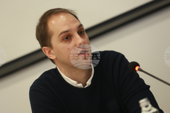 Европейската общност трябва да бъде готова за разширяване, но и да даде сигнали за това, каза Георги Димитров от Центъра за европейска политика 