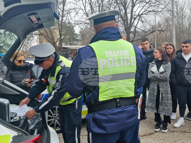 Административният съд в Хасково и сектор „Пътна полиция“ образоват местни гимназисти за пътя от нарушението до глобата 
