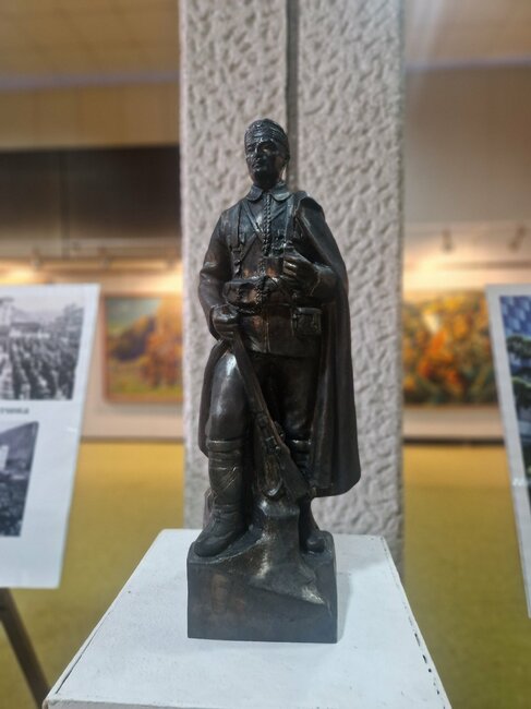 Копие на скулптурата "Незнаен македонски четник“ да бъде дарена на историческия музей в Благоевград, решиха общинските съветници