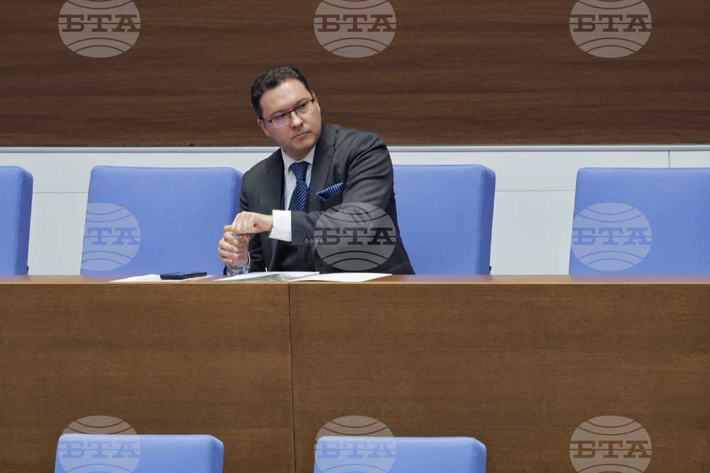 МВР наблюдава близо 50 сайта, които рекламират забранени вещества, каза Даниел Митов