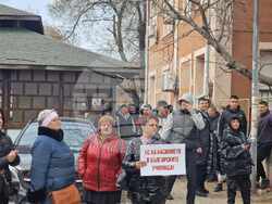протест - училище - Пазарджик