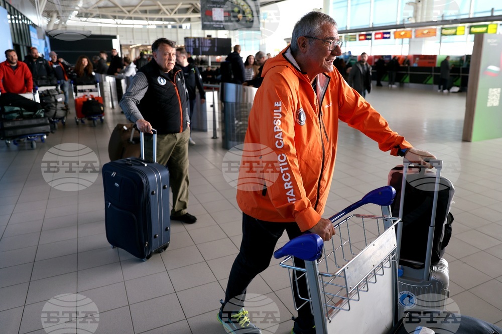 Летище „Васил Левски” - антарктици - участници - посрещане