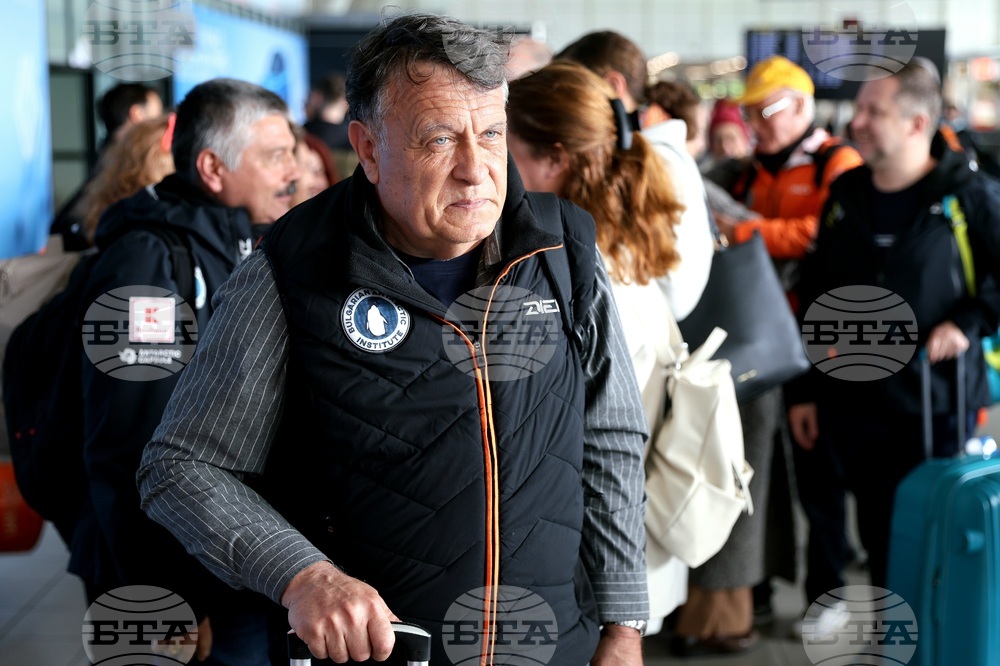 Летище „Васил Левски” - антарктици - участници - посрещане