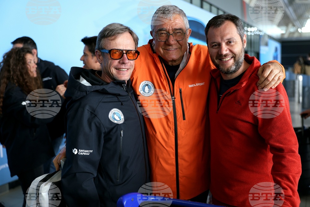 Летище „Васил Левски” - антарктици - участници - посрещане