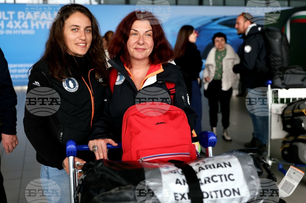 Летище „Васил Левски” - антарктици - участници - посрещане