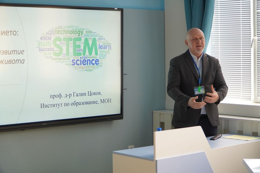 ЮЗУ „Неофит Рилски“ поставя началото на майсторски STEM класове