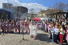 Петрич - Четвърто основно училище „Христо Смирненски” - посрещане на Баба Марта