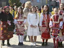 Петрич - Четвърто основно училище „Христо Смирненски” - посрещане на Баба Марта