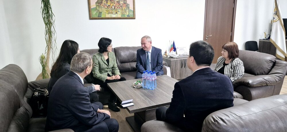 Сътрудничеството в икономиката, културата и туризма обсъдиха кметът на Търговище и временно управляващия посолството на Китай у нас 