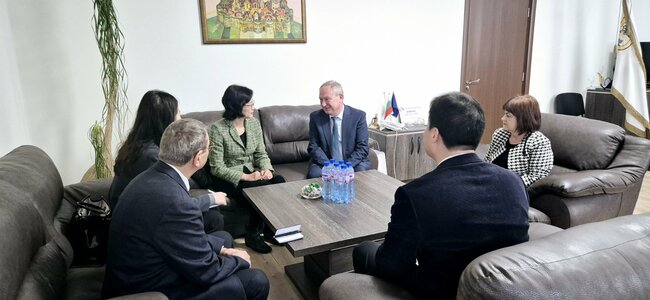 Сътрудничеството в икономиката, културата и туризма обсъдиха кметът на Търговище и временно управляващия посолството на Китай у нас