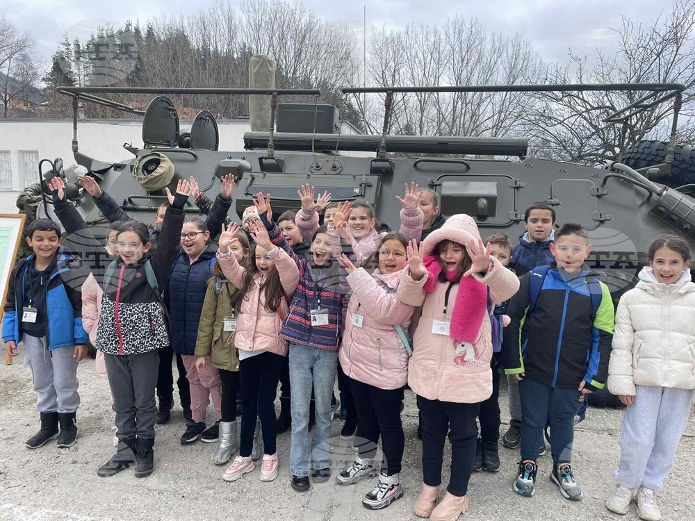 Над 40 ученици от Смолян посетиха в деня на отворените врати 101-ви Алпийски полк