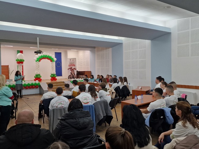 Свищовски ученици се включиха в юбилейното десето издание на състезанието „Моята България“, посветено на Трети март