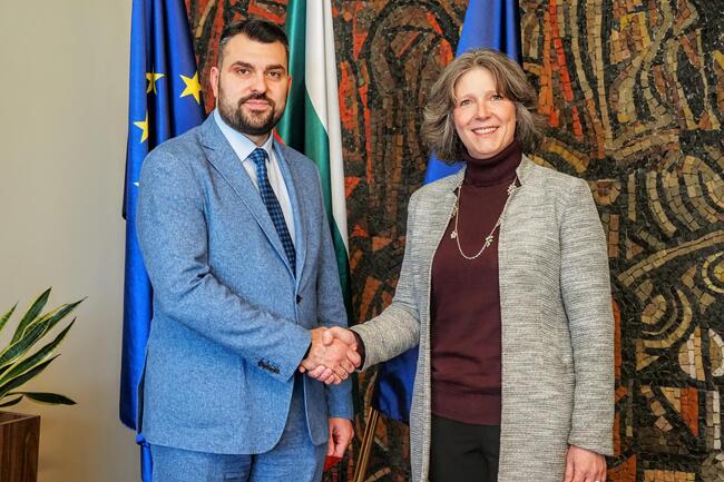 Foreign Minister, US Charge d'Affaires Review Bilateral Strategic Partnership