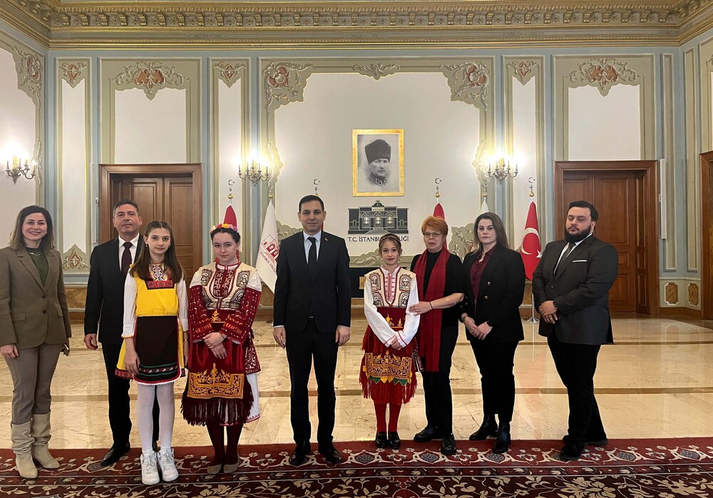 Турция - Истанбул - Българско неделно училище - ученици - мартеници