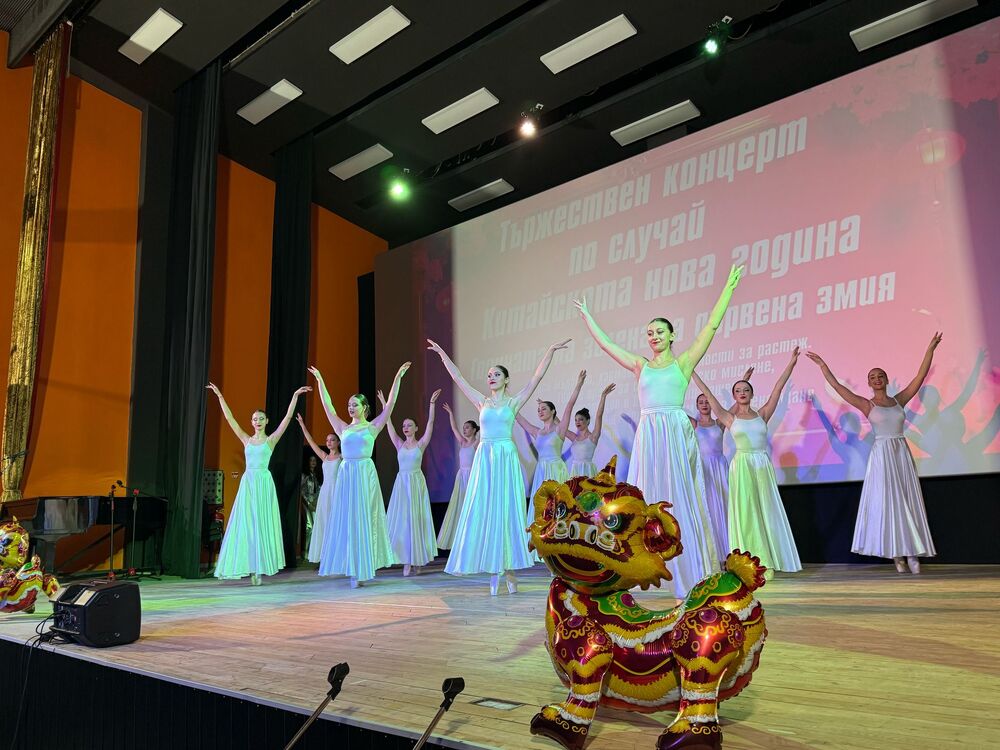 Областният управител на област Търговище инж. Йоан Пеев и неговият заместник Гергана Цонева присъстваха на тържествения концерт, посветен на Китайската нова година