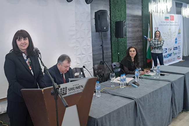 Заместник-министър Наталия Ефремова поздрави кмета на Шумен и социални работници за широкия спектър от услуги за хора в нужда в общината 