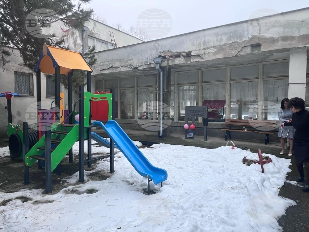 На обновена площадка за игра ще се радват децата в разградското село Мортагоново