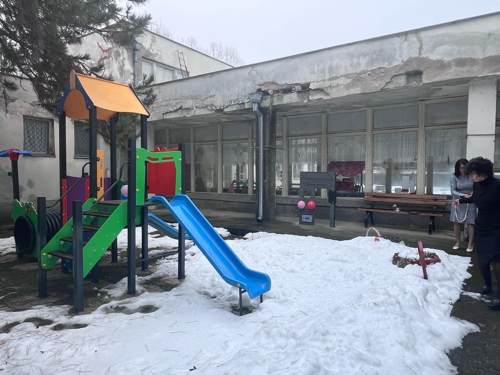 На обновена площадка за игра ще се радват децата в разградското село Мортагоново