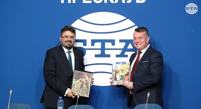 БТА mодписа договор за партньорство с изпълнителя на народна музика Илия Луков