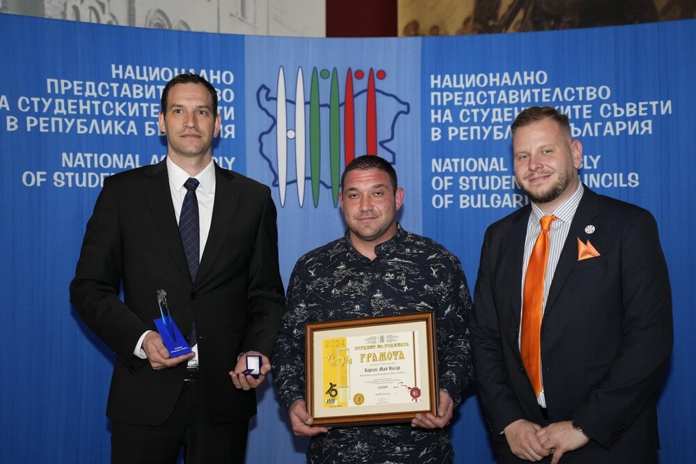 Заместник-министър Петър Младенов връчи Националния приз „Студент на годината 2024“ в категория „Спорт“